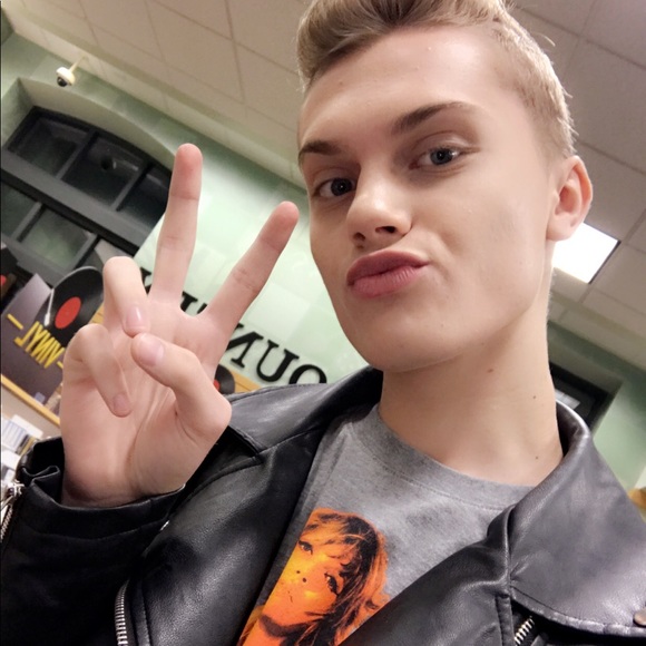 Meet your Posher, Chase - Picture 2 of 8